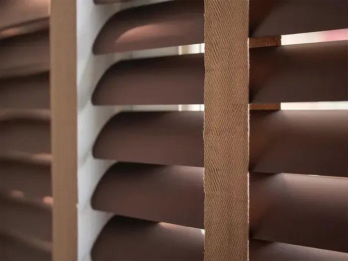 Jaluzi Perde — Alüminyum model, beyaz, pencere montajı